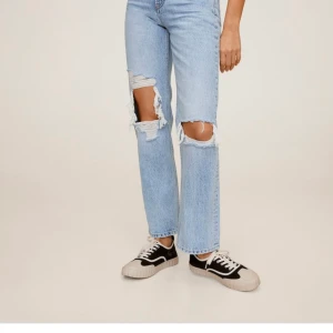 SÖKER - söker de snygga mango jeansen , hör gärna av er om ni säljer ett par sådana 