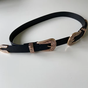 Skärp - Skärp med gulddetaljer för 30kr. Möts upp i Gävle eller fraktar för 44kr.