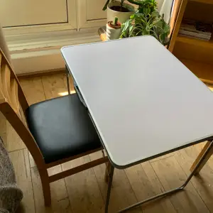 Folding table metal absolutely new. Supports heavy weights.   It can be folded for easy and comfortable transport, and it also has a grip to hold it and carry it in your hand. ————————————  Mesa plegable metalica absolutamente nueva. Soporta pesos pesados