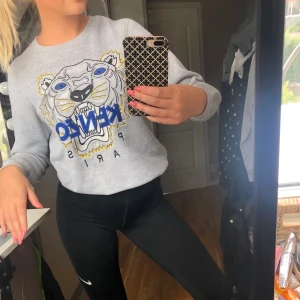 Super snygg kenzo tröja i storlek S  - En super fin och mysig långärmad kenzo tröja i storlek S🥰säljs då den inte kommer till användning längre!!