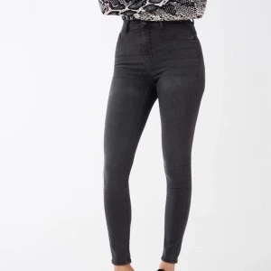 Molly jeans - ljusgrå - Bra skick, säljs pga används inte. 