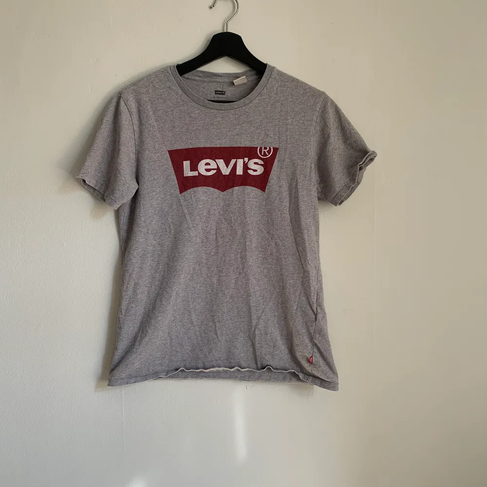 Så snygga t-shirtar från Levi’s, Primark etc. 100kr/st. T-shirts.