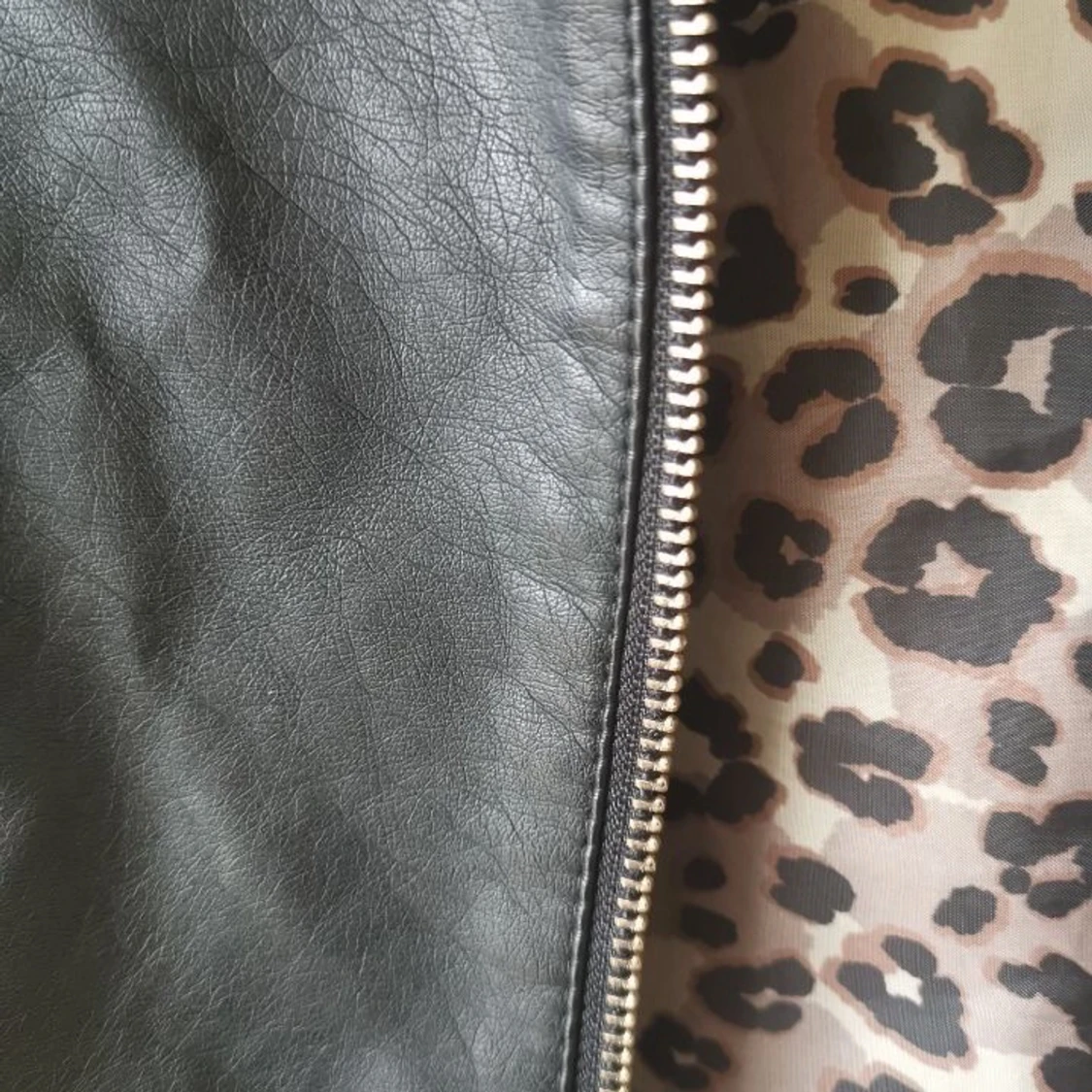 Oanvänd skinnjacka  - 91