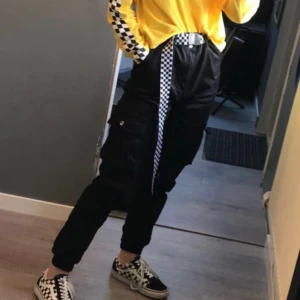 Cargobyxor  - Svarta Cargobyxor från madlady