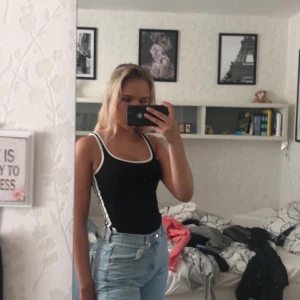 Body - Body från Gina tricot! Fint skick. Buda på ett pris!             Köparen står för frakt💙