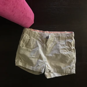 Shorts - Asballa shorts. Använt ganska flitigt men skulle ändå säga att de är oli jättefint skick!