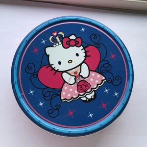 Fin hello Kitty kakburk - 100kr inkluderad frakt (44kr) och är superfin från sanrio! En hello Kitty burk som är så gullig till all förvaring💕