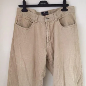 - Säljer dessa jättefina beiga manchesterbyxorna som jag inte fått användning för! ❤