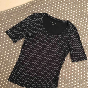  - Jätte fin t-skirt från Tommy Hilfiger