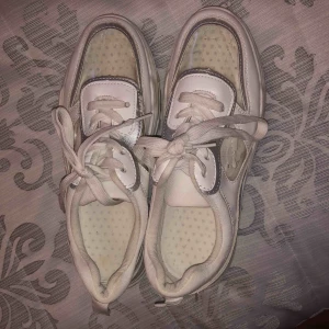  - Använd bara en gång men passar inte bra min storlek. Köpte för 350kr