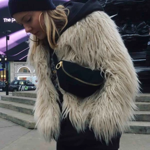  - Rock and blue pälsjacka i storlek 38! så varm! nypris runt 1500 men säljer billigt pga väl använd. fortfarande väldigt fin dock :) 250+ frakt. Kan diskuteras vid snabbt köp 