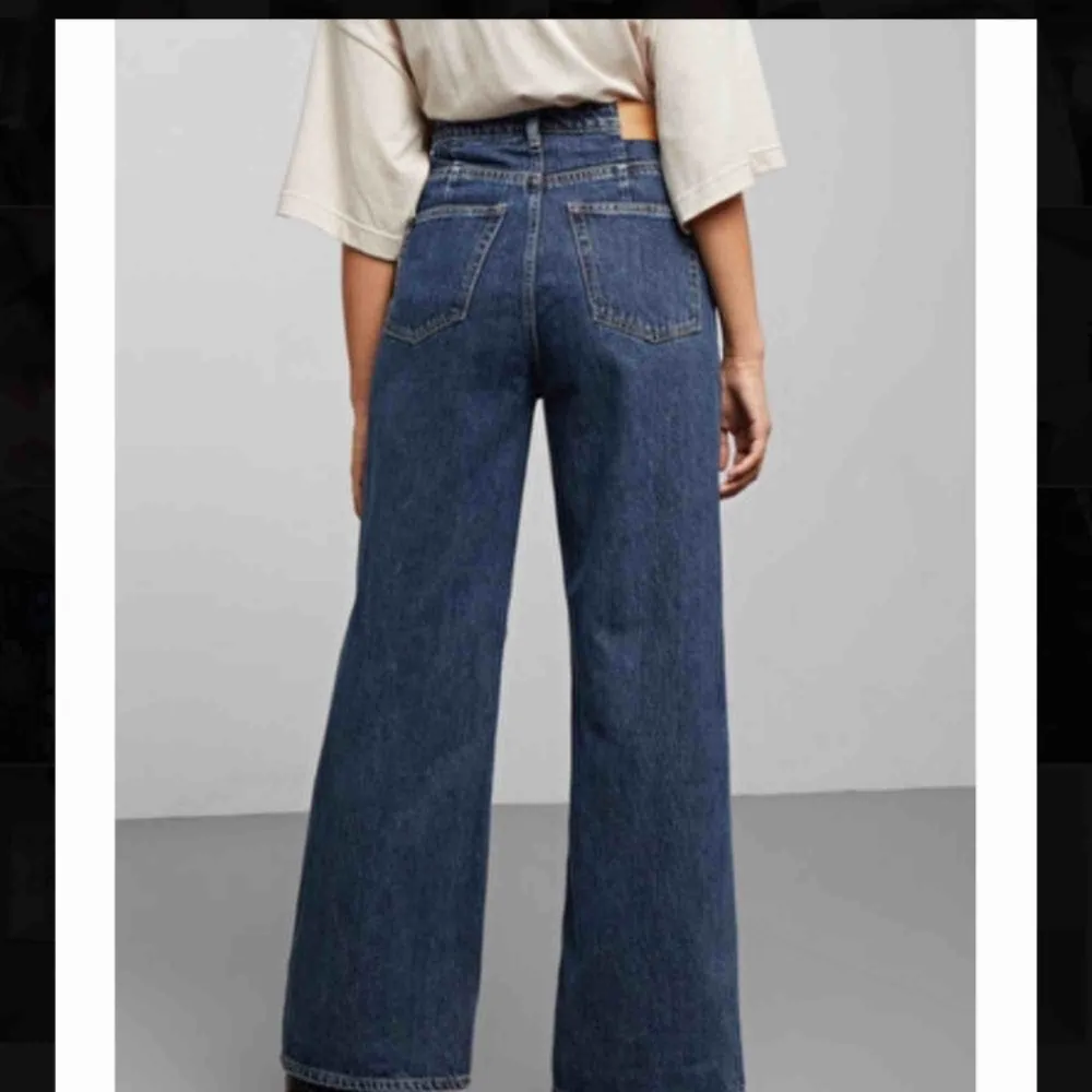 Jeans från Weekday i modellen Ace. I fint skick! Står W24 men skulle säga att de passar 25/26 också. Kan mötas upp i Stockholm eller frakta 😊. Jeans & Byxor.