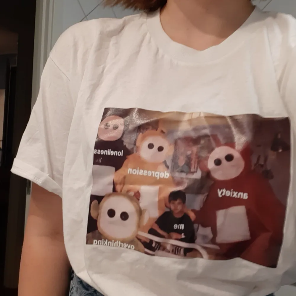 Oversized t-shirt med coolt tryck. Telletabbie meme. Osäker storlek men jag har s och passar som en oversized t-shirt på mig. Endast använd 2 gånger. . T-shirts.