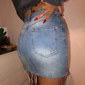  - Sömmen i mitten framtill har gått upp, jag har sytt den men det är inte de proffsigaste stygnen. Är egentligen väldigt enkel och sy om man själv vill göra det.