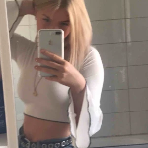  - Jättefin tröja från Chiquelle! 😍😍😍 Jag kan mötas upp i Lund och om inte får köparen stå för frakten☺️