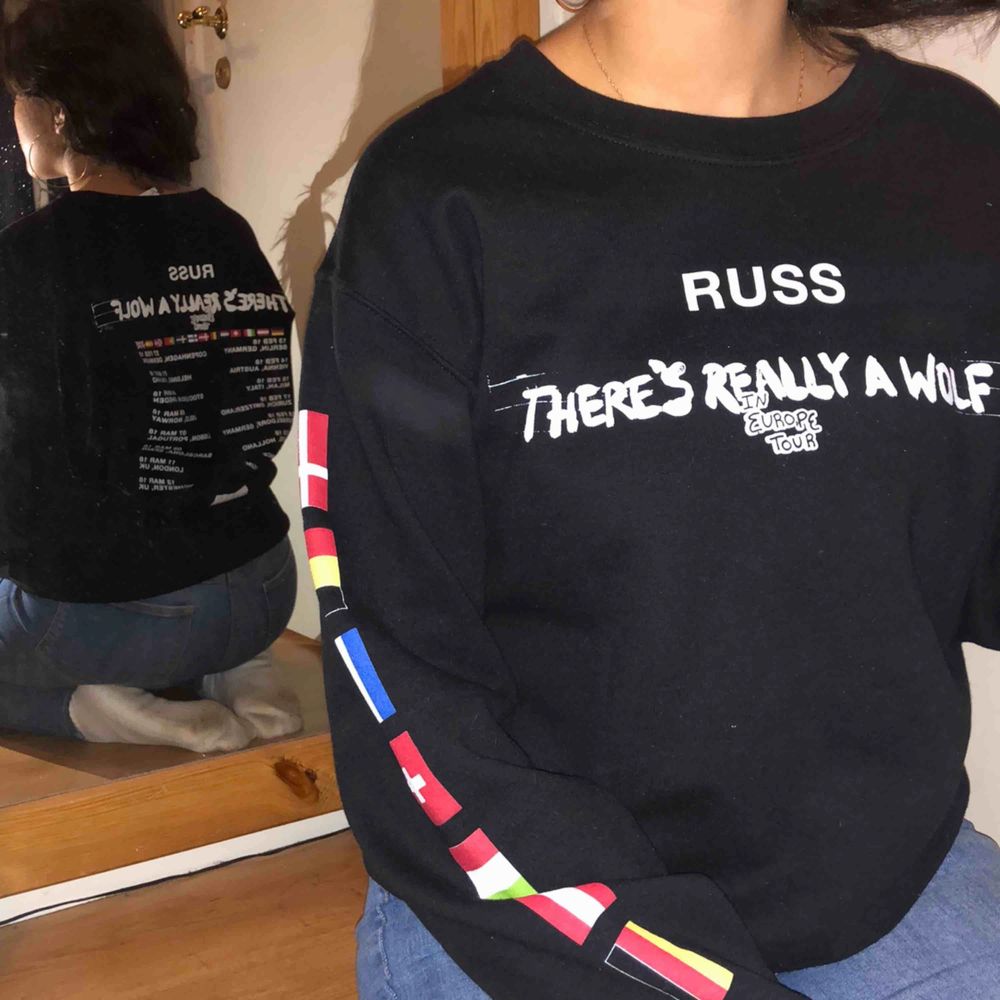 merch från Russ konsert 2018, jätte mysig och skön men använder tyvärr aldrig längre 💞. Huvtröjor & Träningströjor.