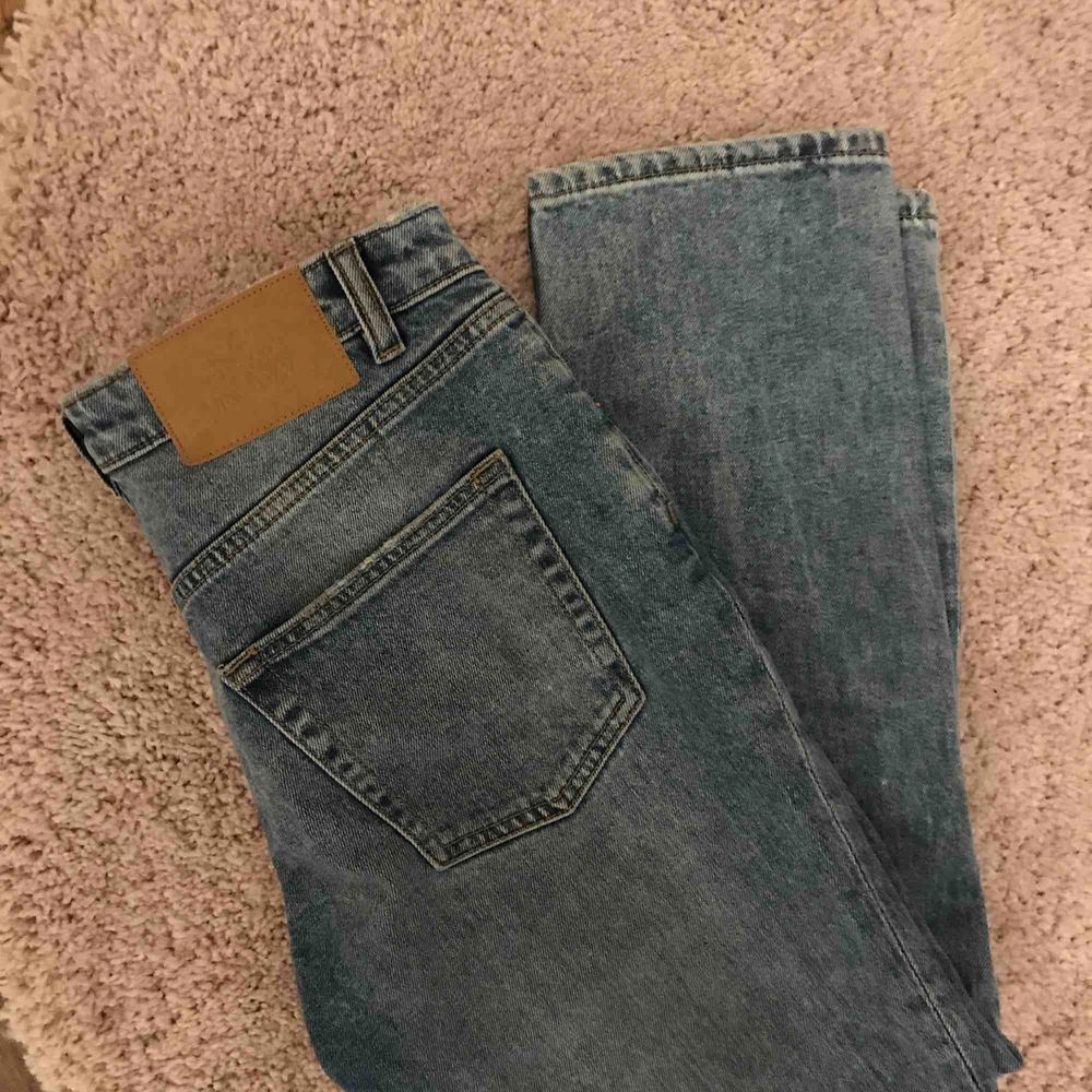 Snygga jeans från Cheap Monday! Säljer pga för små. Strl 27/32  Möts upp i Sundbyberg eller så står köparen för frakt. Jeans & Byxor.