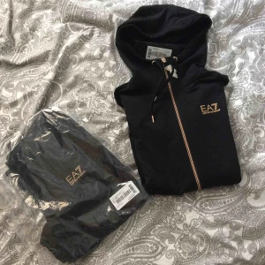  - Emporio Armani ea7 Oanvänd med lappar kvar  Kvitto finns XS