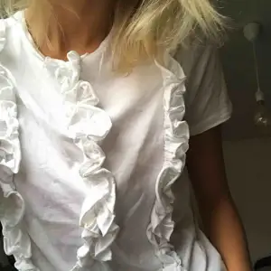 blus tshirt från gina. frakt tillkommer. bekväm som fan. knappt använd