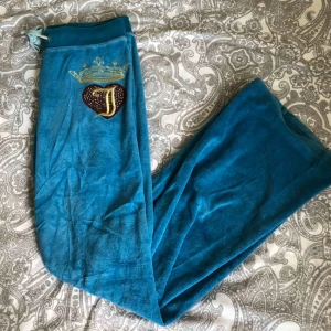  - Mysbyxor från Juicy Couture. Storlek S. I bra skick. Kan mötas upp i Kungsbacka, Fjärås eller Skene. Kan skicka mot fraktkostnad. 