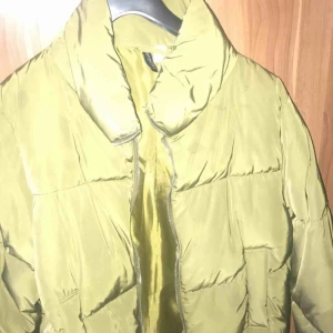  - Puffer jacket till Salu. Aldrig Använd.