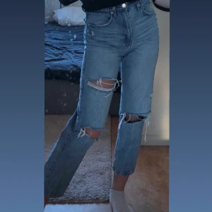Jeans från zara  - Säljer dessa super fina jeans från zara💞