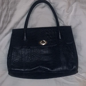 Blå väska - Ascool blå handväska!! Gott skick och trendig!!