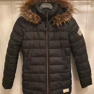 Odd Molly jacka - Säljer denna fina jackan för att den inte kommer till användning!  Den är i storlek 1 och är i fint skick! En perfekt  jacka nu till vintern! Buda i kommentarerna, startpris 600 + frakt!