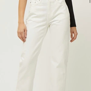 Weekday jeans - Säljer mina Weekday jeans i modellen voyage, älskar dessa jeans men har tyvärr för många liknade😢 