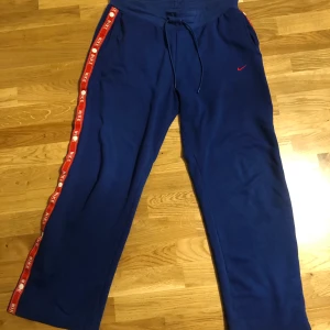 Nike mjukis  - Har använt några gånger är jätte skön och har knappar åt sidan som man kan öppna. 