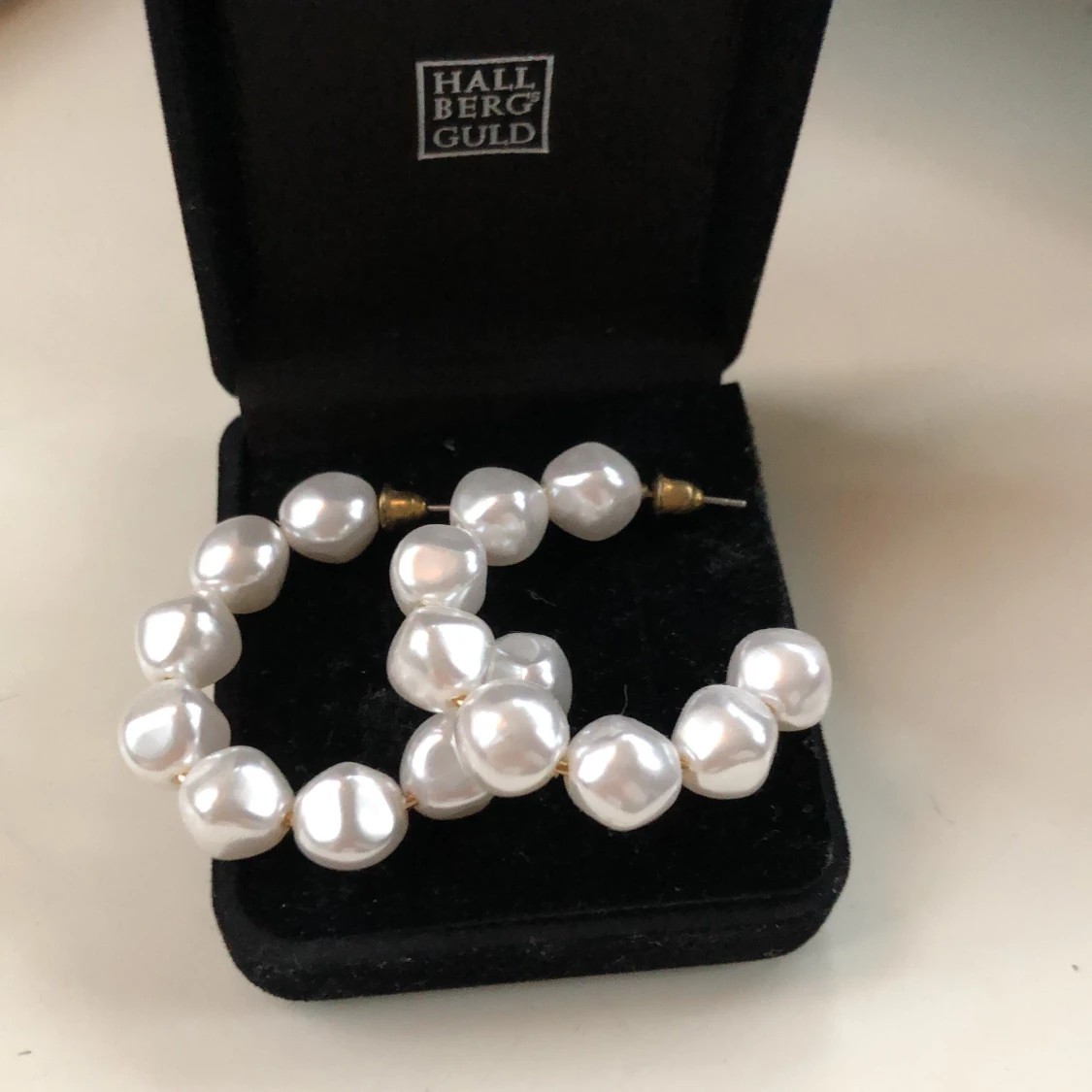 Pärlörhängen oanvända 