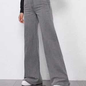 Nya jeans shein - Nya jeans från Shein. Prislappar kvar. Säljes pga fel storlek. Size 29. Pris inkl. frakt 