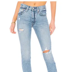 Säljer dessa jättefina Levi’s 501 jeans. Säljer på grund av att storleken inte passar. 