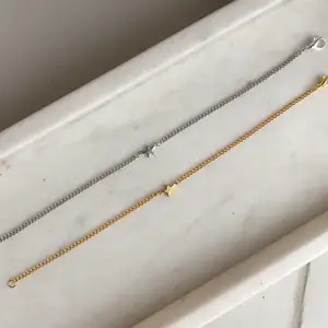 Armband med en stjärna 💕💕 finns i både guld och silver och går även att få som halsband!! 59kr/st