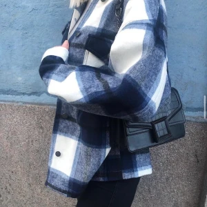 Jacka Zara - Populär jacka från Zara änvänd få gånger är nästan som ny. Storlek S men passar bra på M också <3