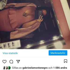 Boohoo klänning - Boohoo klänning öppen rygg i storlek 38 väldigt fin på med fin urringning