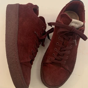 Eytys - Vinröda mocka liknande eytys storlek 39!!! 🌟🌟🌟