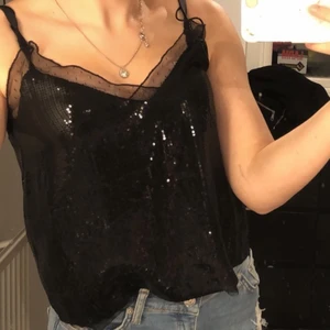 Topp - Svart topp från bikbok i stl XS,  (frakt ingår i priset)