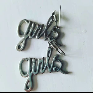 Örhängen GIRLS - Ej äkta. Fint skick! Samfraktar gärna.