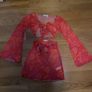 Strandset från asos - Strandset från asos, helt oanvänd bara provat, gjort av mesh så väldigt genomskinligt, köpt för 500kr ungefär (stod i pund), buda på, skriver vad budet ligger på på priset, fri frakt✨