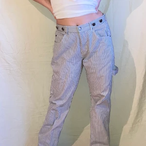 Randiga byxor - Sköna skate byxor. Strl M. 💝 Modellen är 161 och har vanligtvis S 