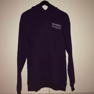 Nocturnal Hoodie Merch - Likadan Hoodie som Ethan Dolan bar på. Säljer pga använder inte längre. Lila med coolt tryck. M men passar allt från S-XL beroende på hur man vill den ska sitta.