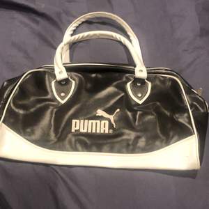 Puma väska
