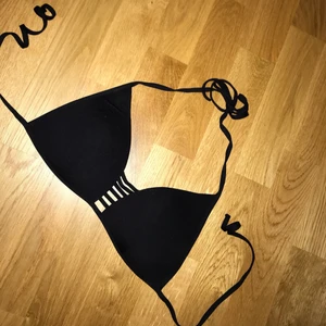 Svart bikini bh S - Skit bra kvalité, nyskick. Har aldrig använt den då den inte passade riktigt på mina bröst