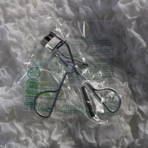 Ögonfransböjare från the body shop  - Oöppnad ögonfrans böjare från The body shop. 30kr frakt tillkommer 