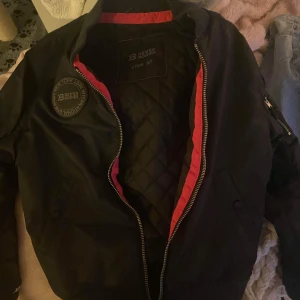 Better bodies  - Bomber jacka i bra skick, sparsamt använt. 