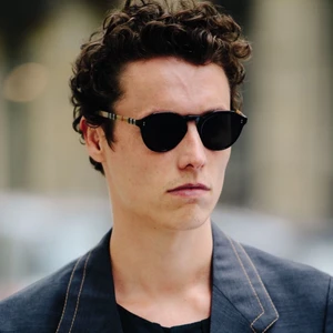 Burberry BE4280 - Dem är ett par riktigt stiliga och eleganta solglasögon sitter skönt o är väldigt slimmade.