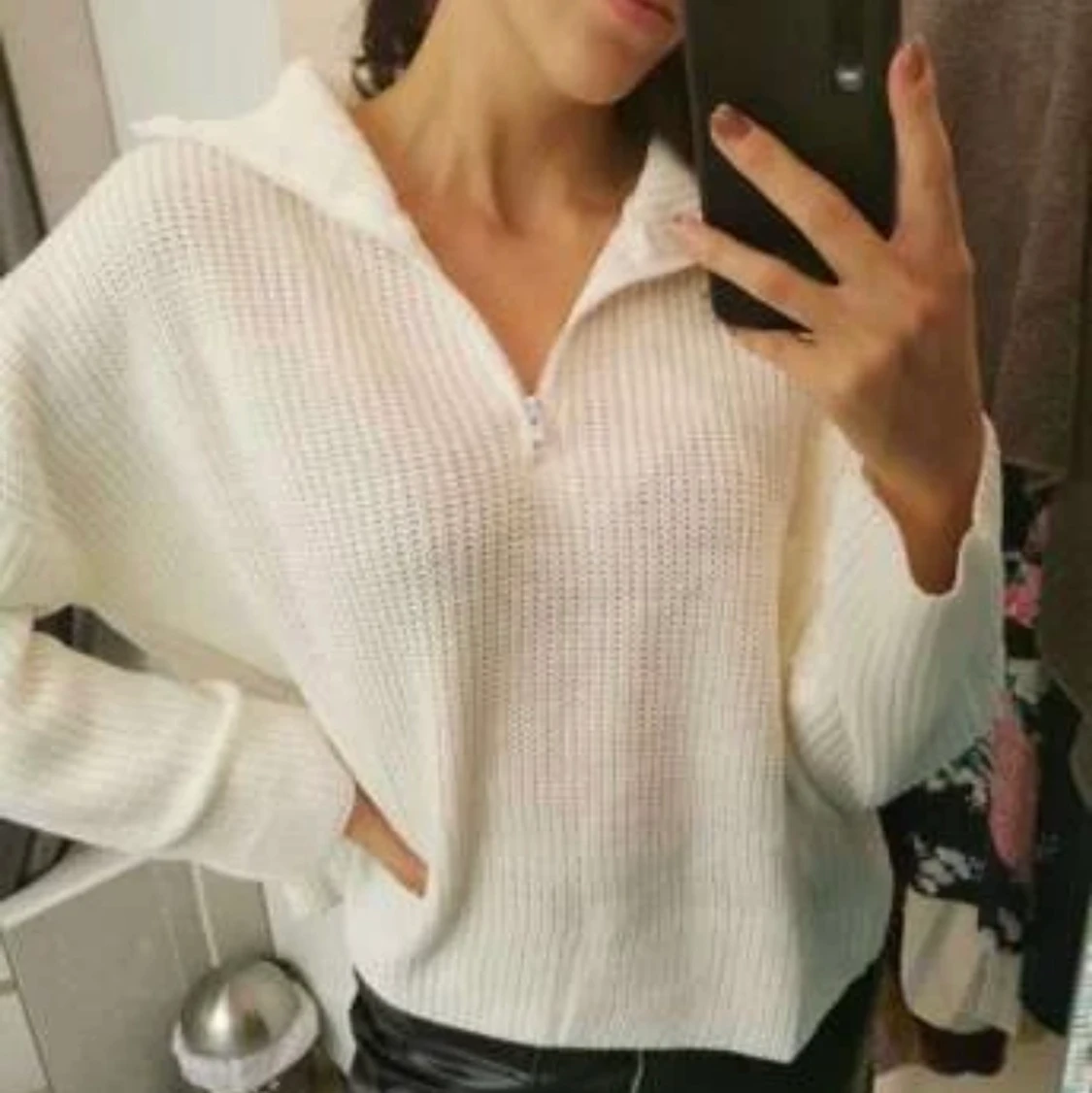 Stickad tröja med dragkedja 