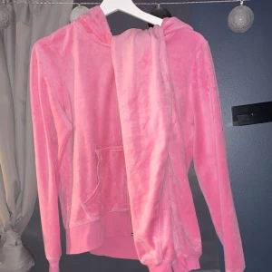 Cubus sett - Byxor strl S, tröja strl M. 