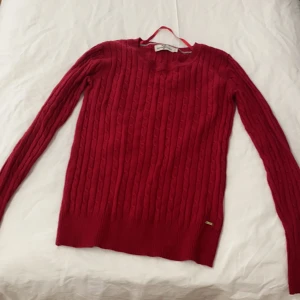 Tröja - Använd en gång. Säljer pga den inte kommer till användning 100kr+frakt🥰